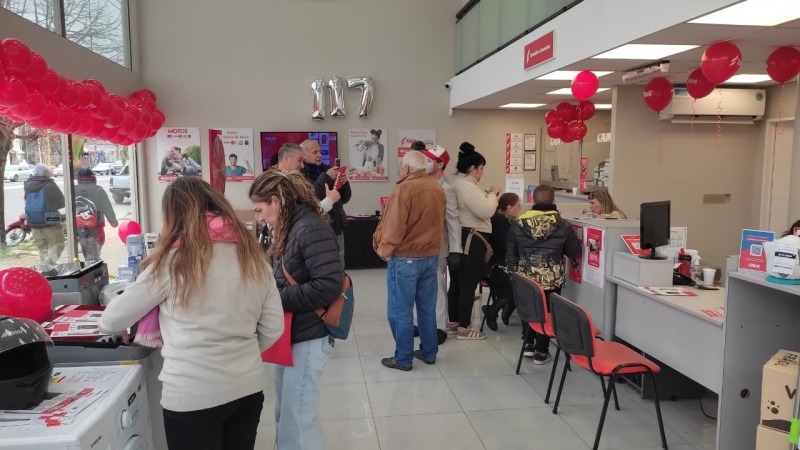 Fava celebr� su 117� aniversario en su local comercial